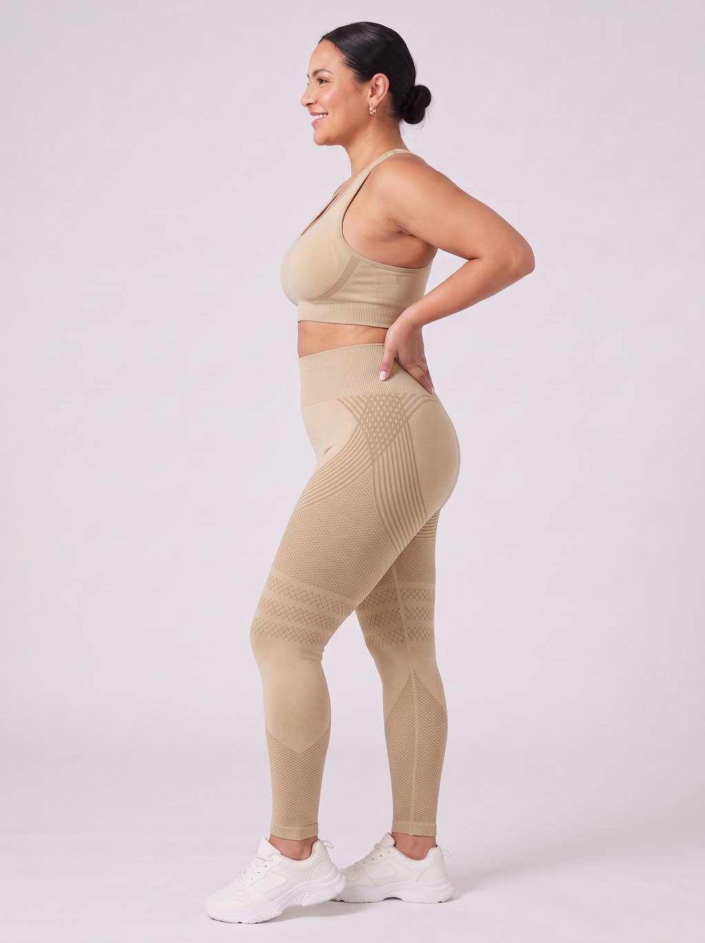 Bloom Leggings anti-cellulite leggings in Dune — size XL plus-size model, side view