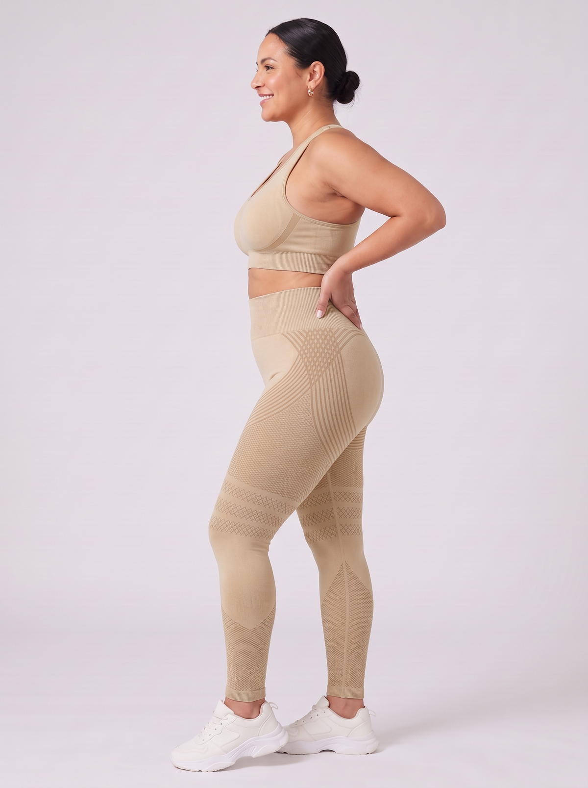Bloom Leggings anti-cellulite leggings in Dune — size XL plus-size model, side view