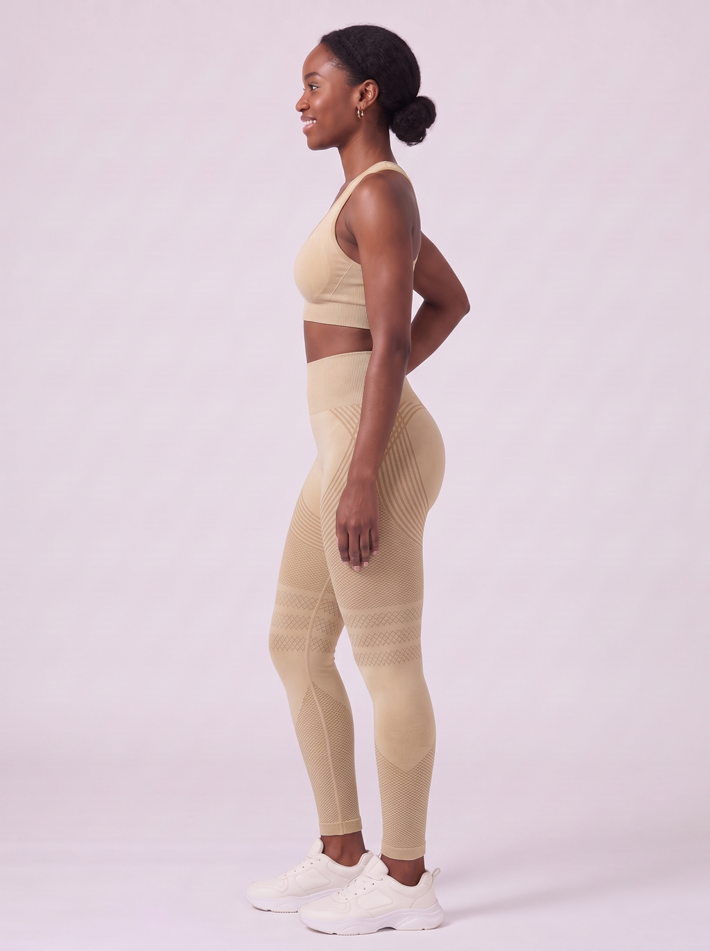 Bloom Leggings anti-cellulite leggings in Dune — size M model, side view