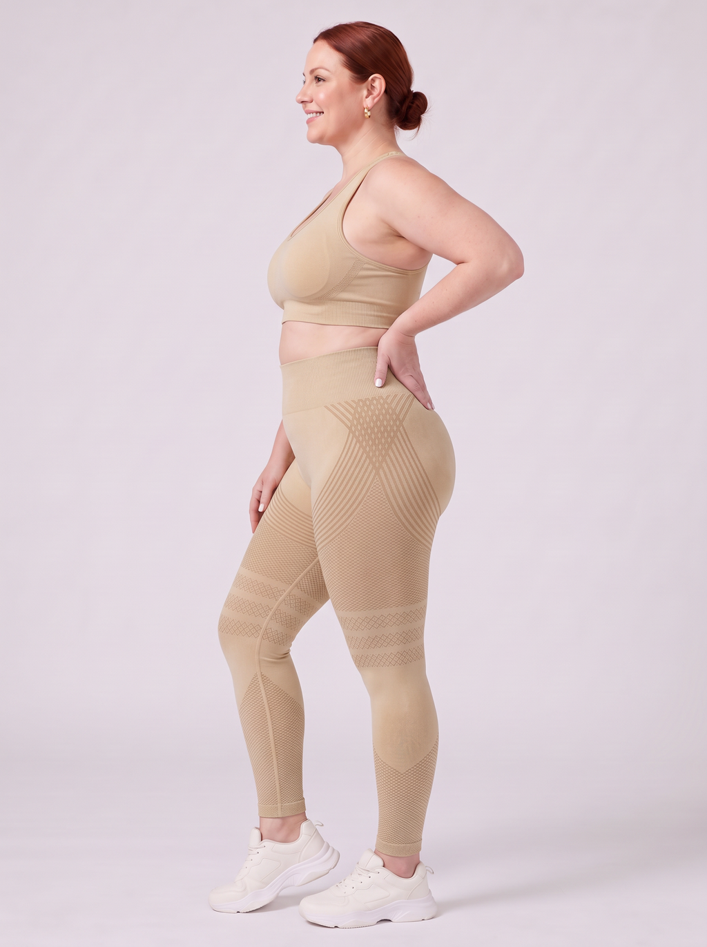 Bloom Leggings anti-cellulite leggings in Dune — size 2XL plus-size model, side view