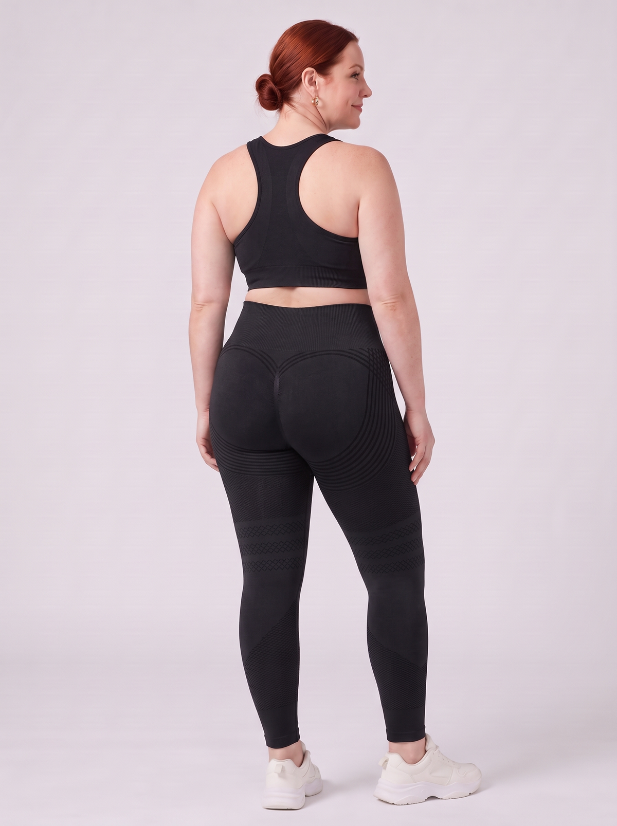 Bloom Leggings anti-cellulite leggings in Black — size 2XL plus-size model, back view showing sculpting contour lines