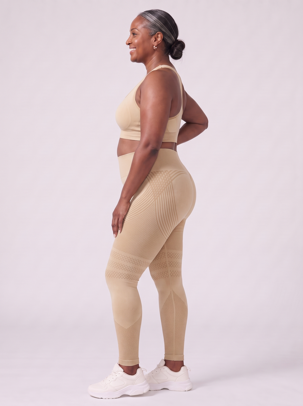 Bloom Leggings anti-cellulite leggings in Dune — size 3XL plus-size model, side view