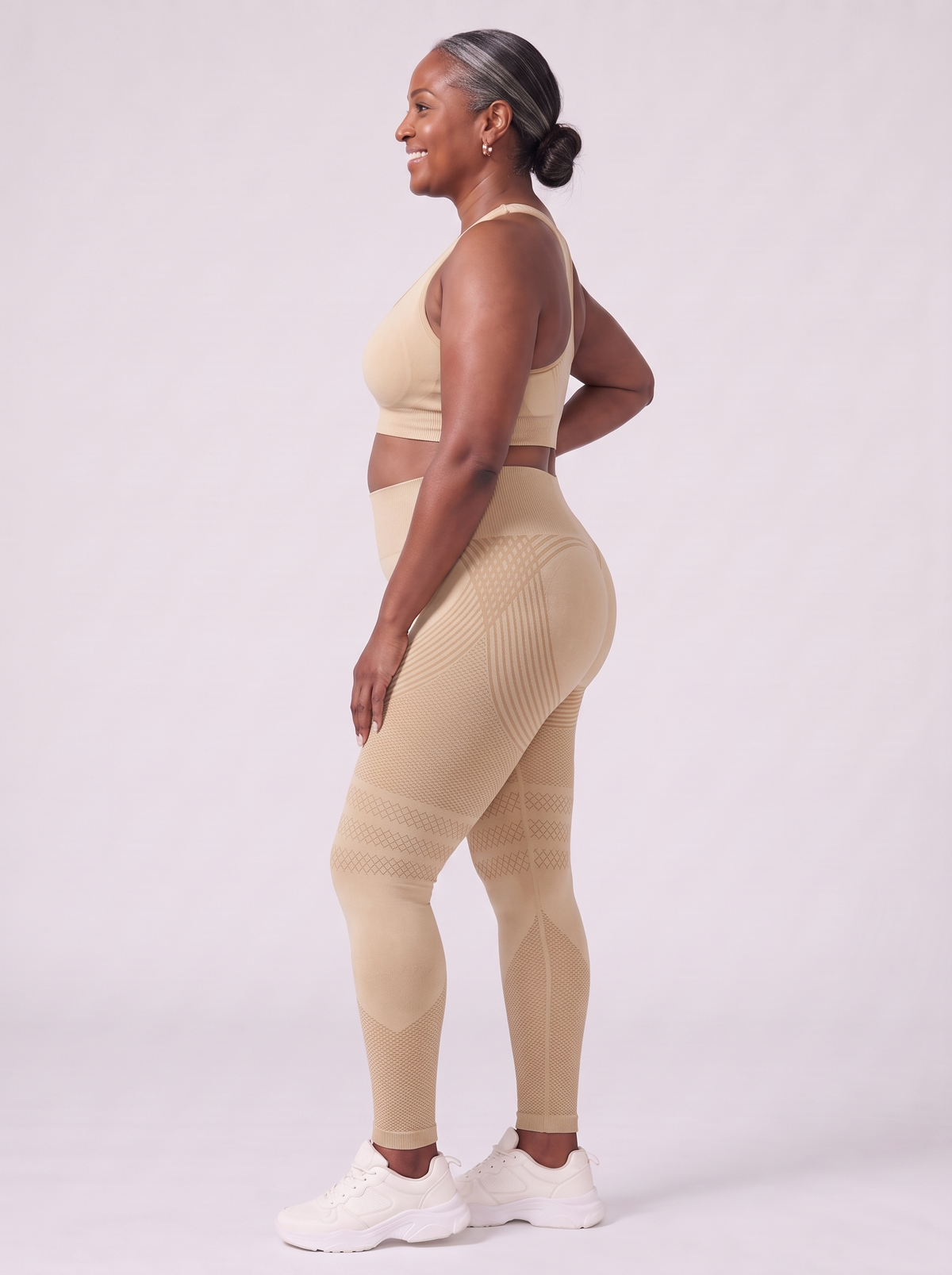 Bloom Leggings anti-cellulite leggings in Dune — size 3XL plus-size model, side view