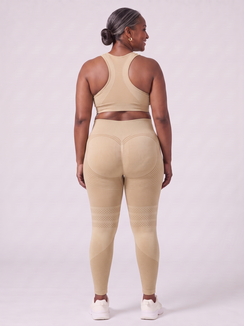 Bloom Leggings anti-cellulite leggings in Dune — size 3XL plus-size model, back view showing sculpting contour lines