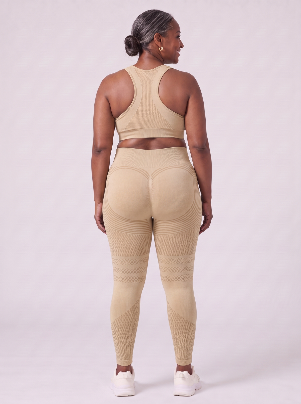 Bloom Leggings anti-cellulite leggings in Dune — size 3XL plus-size model, back view showing sculpting contour lines